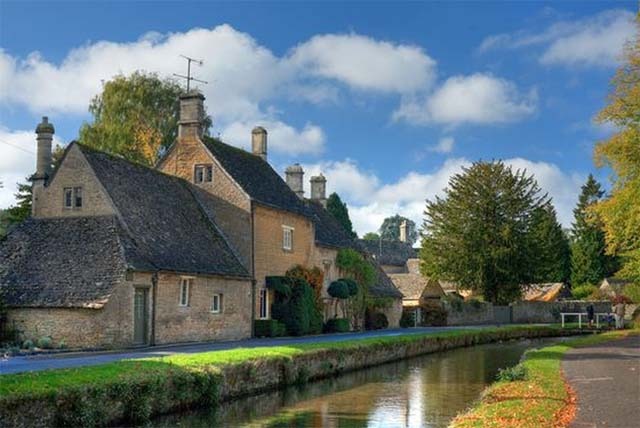 £79 instead of £140 for a 1 night Cotswolds stay for 2 inc. dinner and breakfast at Hatherley Manor Hotel - save up to 44%
