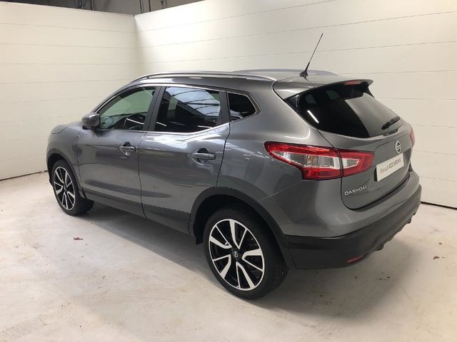 B1049 nissan qashqai