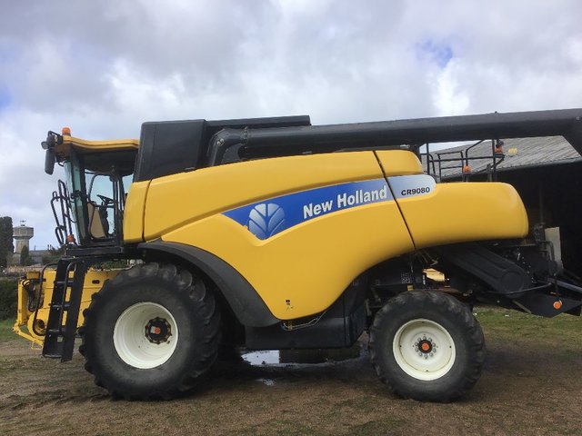 https://s3-eu-west-1.amazonaws.com/staticeu.izmocars.com/vehicleimages/640x480/dealers/terre_net/new-holland-cr-9080-used-1631867-inv-5.jpg
