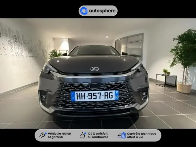Démonstration Lexus Lbx à CHAMPAGNE AU MONT D'OR chez Toyota Lyon Nord 