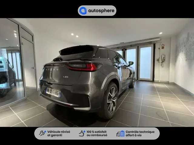 Démonstration Lexus Lbx à CHAMPAGNE AU MONT D'OR chez Toyota Lyon Nord 