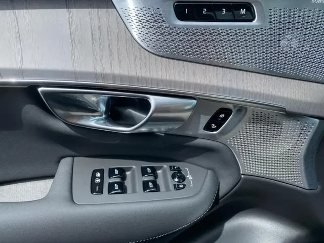 Démo VOLVO XC90 à  chez Elypse Autos