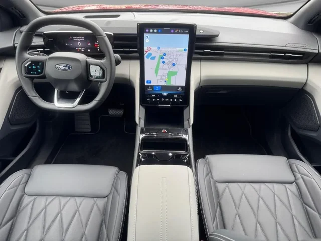 Démo FORD Explorer à  chez Elypse Autos