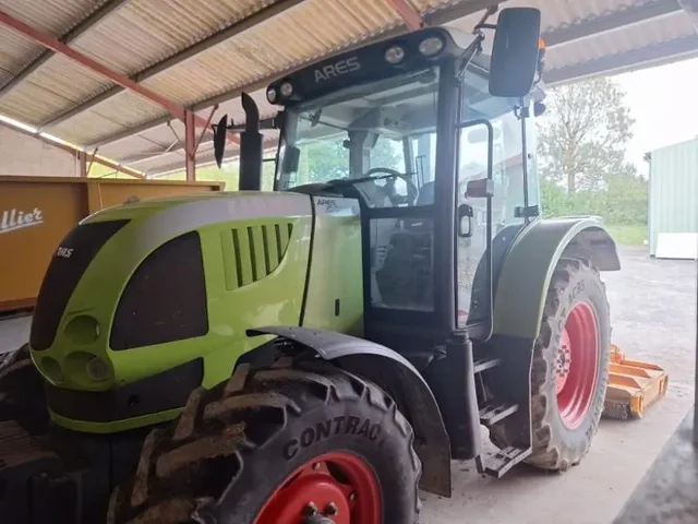 Occasion Claas ARES547ATZ à ANTIGNY chez Groupe OUVRARD