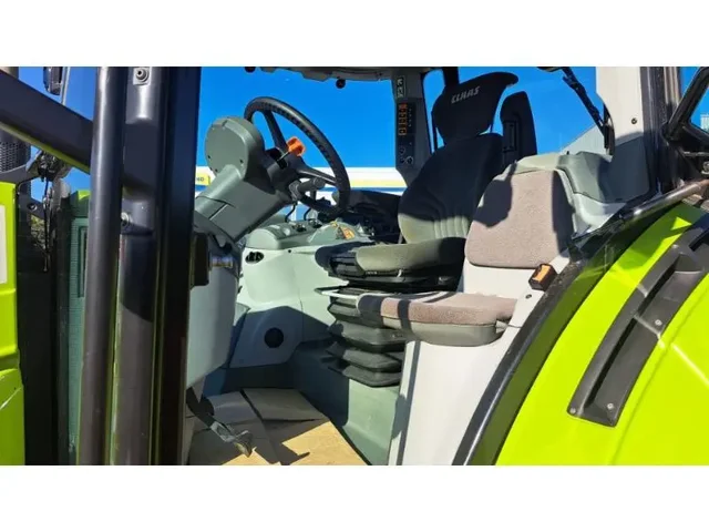 Occasion Claas ARION 420M à ANTIGNY chez Groupe OUVRARD