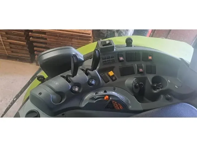 Occasion Claas ARION 420M à ANTIGNY chez Groupe OUVRARD