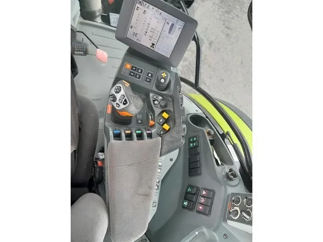 Occasion Claas ARION 640 à ANTIGNY chez Groupe OUVRARD