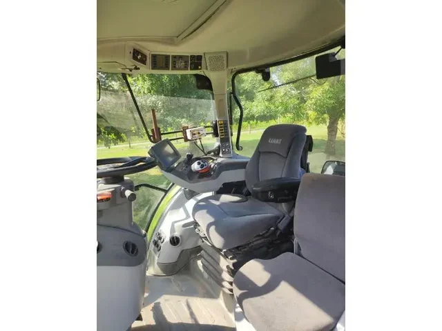 Occasion Claas ARION 640 à ANTIGNY chez Groupe OUVRARD
