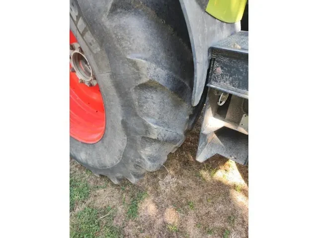 Occasion Claas ARION 640 à ANTIGNY chez Groupe OUVRARD