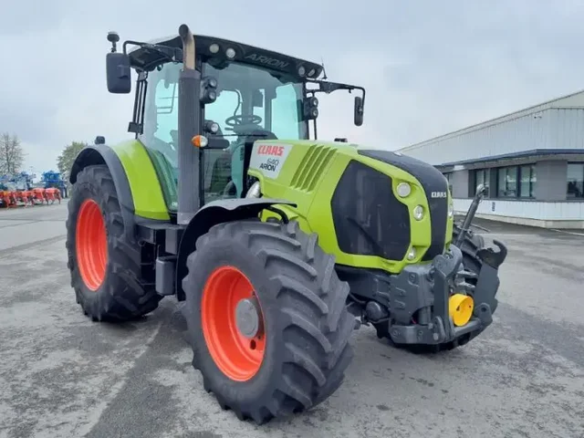 Occasion Claas ARION 640 à ANTIGNY chez Groupe OUVRARD