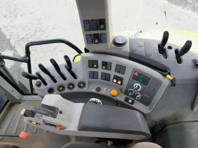 Occasion Claas ARION510 à ANTIGNY chez Groupe OUVRARD