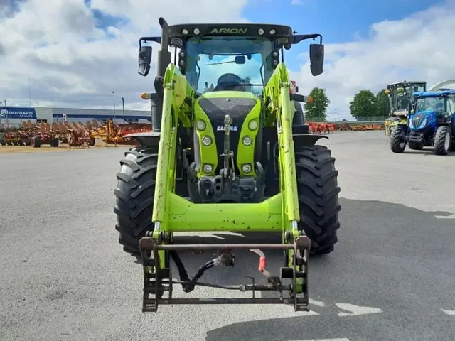Occasion Claas ARION530 à ANTIGNY chez Groupe OUVRARD