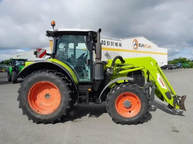 Occasion Claas ARION530 à ANTIGNY chez Groupe OUVRARD
