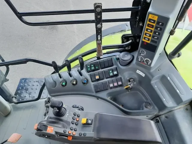 Occasion Claas ARION530 à ANTIGNY chez Groupe OUVRARD