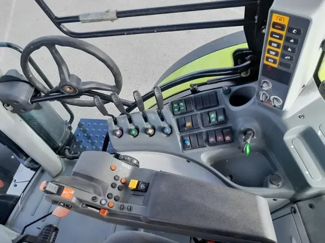 Occasion Claas ARION610 à ANTIGNY chez Groupe OUVRARD