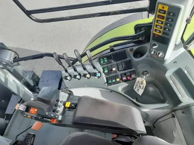 Occasion Claas ARION620 à ANTIGNY chez Groupe OUVRARD