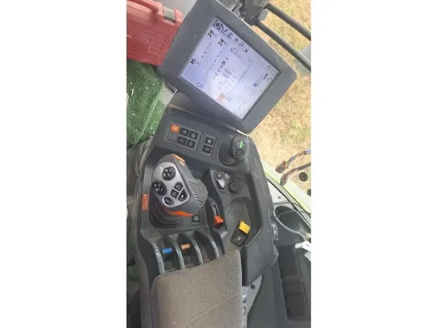 Occasion Claas AXION 810 à ANTIGNY chez Groupe OUVRARD