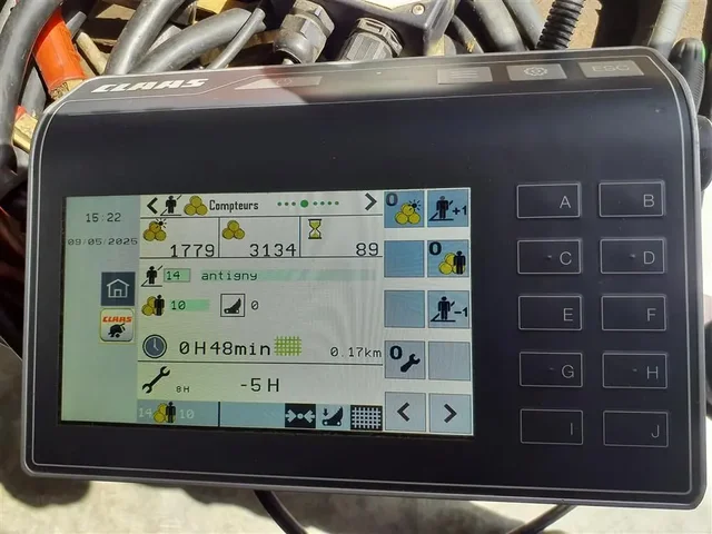 Occasion Claas Variant 585 RC à ANTIGNY chez Groupe OUVRARD