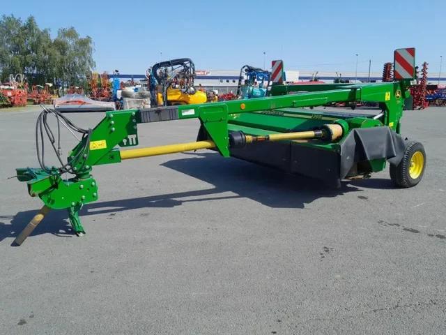 Occasion John Deere 1365 à ANTIGNY chez Groupe OUVRARD