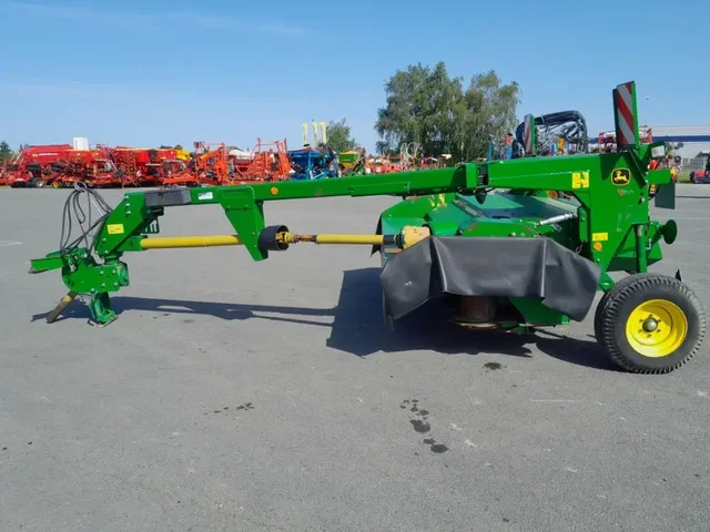 Occasion John Deere 1365 à ANTIGNY chez Groupe OUVRARD