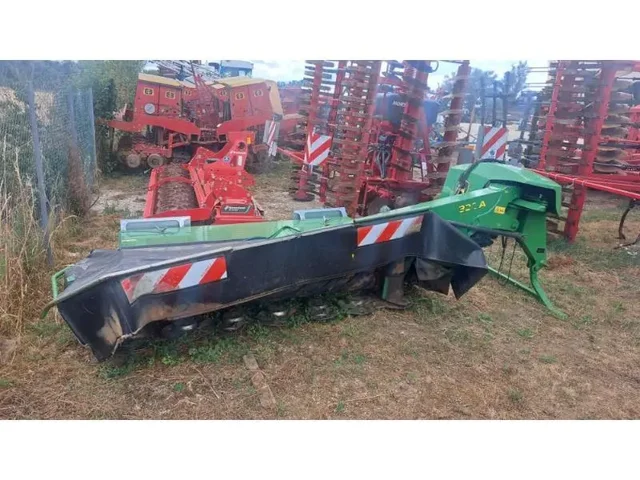 Occasion John Deere 328A à ANTIGNY chez Groupe OUVRARD