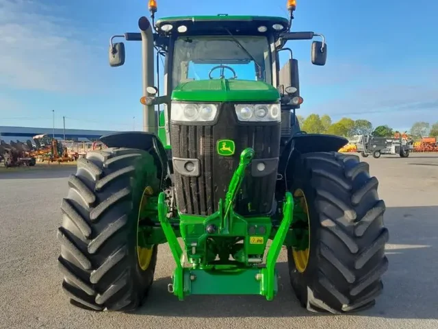 Occasion John Deere 7250R à ANTIGNY chez Groupe OUVRARD