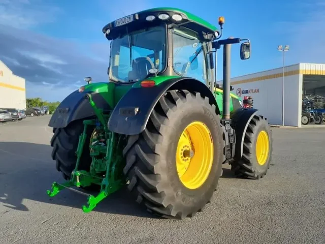 Occasion John Deere 7250R à ANTIGNY chez Groupe OUVRARD