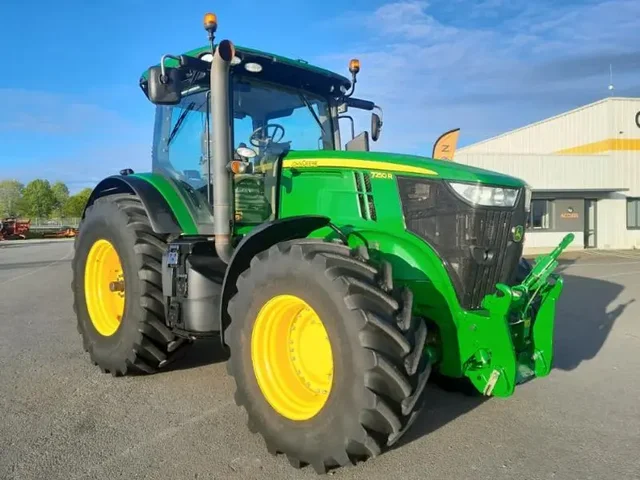 Occasion John Deere 7250R à ANTIGNY chez Groupe OUVRARD