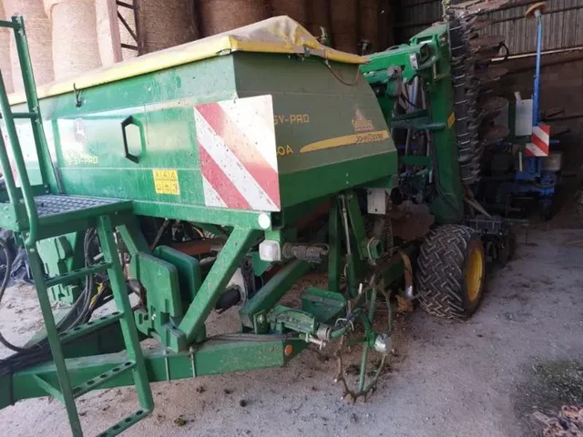 Occasion John Deere 740A à ANTIGNY chez Groupe OUVRARD