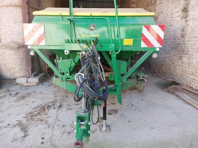 Occasion John Deere 740A à ANTIGNY chez Groupe OUVRARD