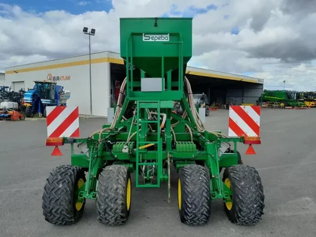 Occasion John Deere 750A à ANTIGNY chez Groupe OUVRARD
