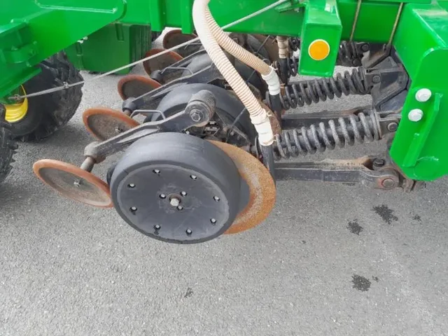 Occasion John Deere 750A à ANTIGNY chez Groupe OUVRARD