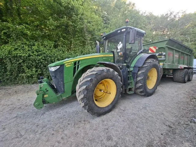 Occasion John Deere 8320R à ANTIGNY chez Groupe OUVRARD