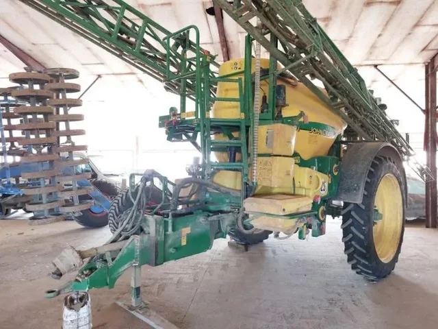 Occasion John Deere 840I à ANTIGNY chez Groupe OUVRARD