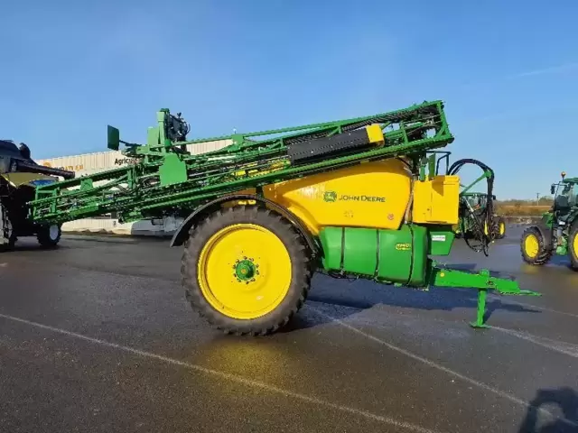 Occasion John Deere R740i à ANTIGNY chez Groupe OUVRARD
