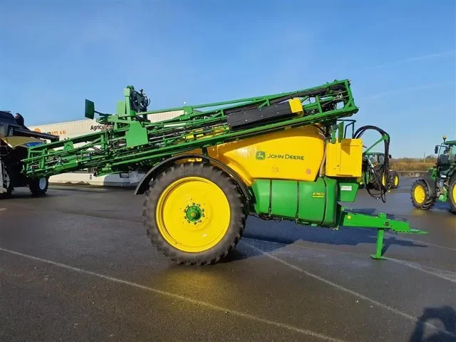 Occasion John Deere R740i à ANTIGNY chez Groupe OUVRARD