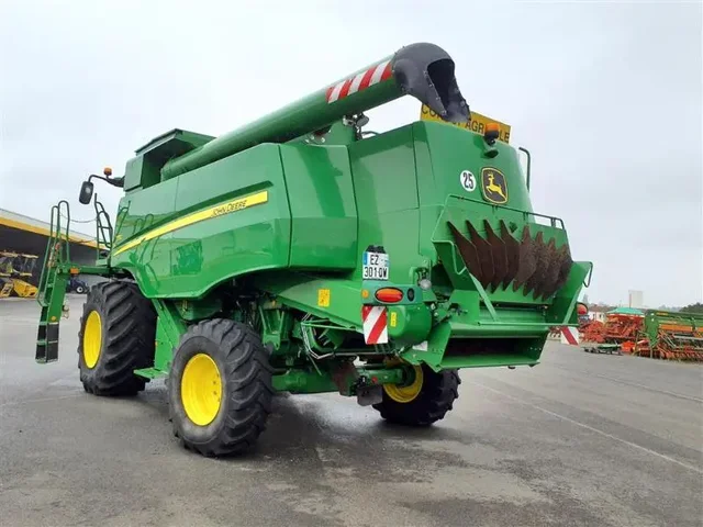 Occasion John Deere T550 à ANTIGNY chez Groupe OUVRARD