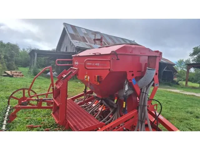Occasion Kuhn LC402 + HR404 à ANTIGNY chez Groupe OUVRARD