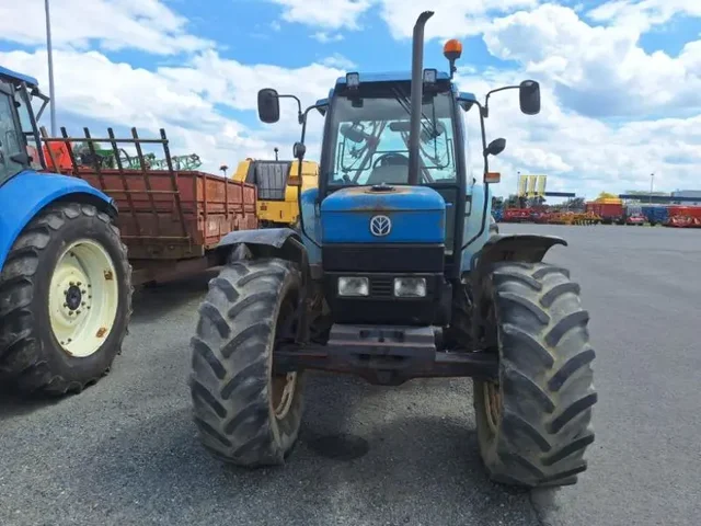 Occasion New Holland 7840 à ANTIGNY chez Groupe OUVRARD
