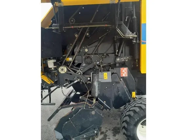 Occasion New Holland BR7070 à ANTIGNY chez Groupe OUVRARD