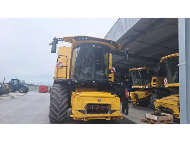 Occasion New Holland CR7-90 à ANTIGNY chez Groupe OUVRARD