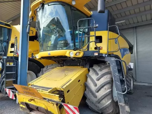 Occasion New Holland CR9060 à ANTIGNY chez Groupe OUVRARD