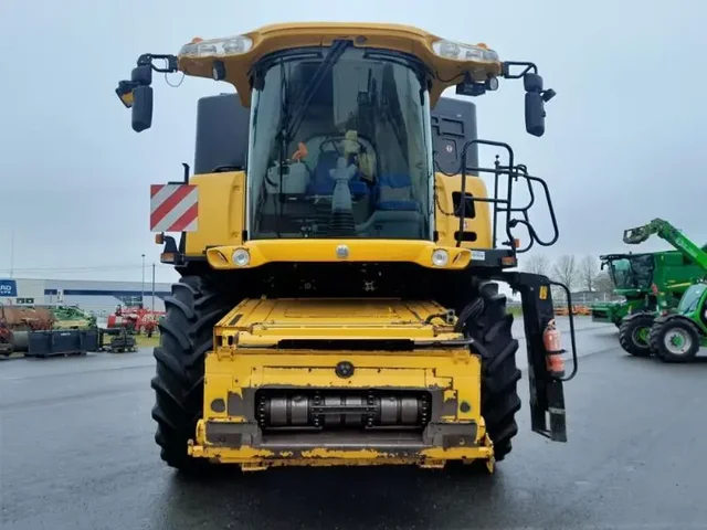 Occasion New Holland CR9070 à ANTIGNY chez Groupe OUVRARD
