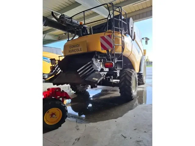 Occasion New Holland CR9070 à ANTIGNY chez Groupe OUVRARD
