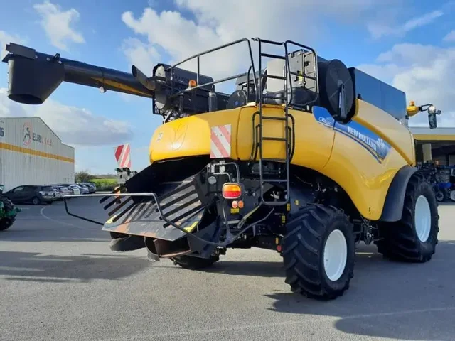Occasion New Holland CR9080 à ANTIGNY chez Groupe OUVRARD