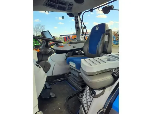 Occasion New Holland T5-120AC à ANTIGNY chez Groupe OUVRARD