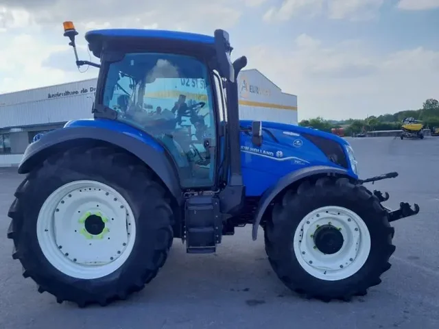 Occasion New Holland T5-120AC à ANTIGNY chez Groupe OUVRARD
