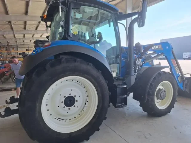 Occasion New Holland T5-120DY à ANTIGNY chez Groupe OUVRARD
