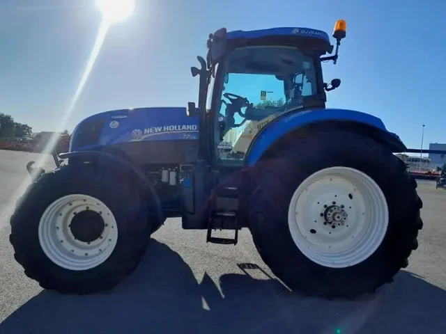 Occasion New Holland T7-210AC à ANTIGNY chez Groupe OUVRARD
