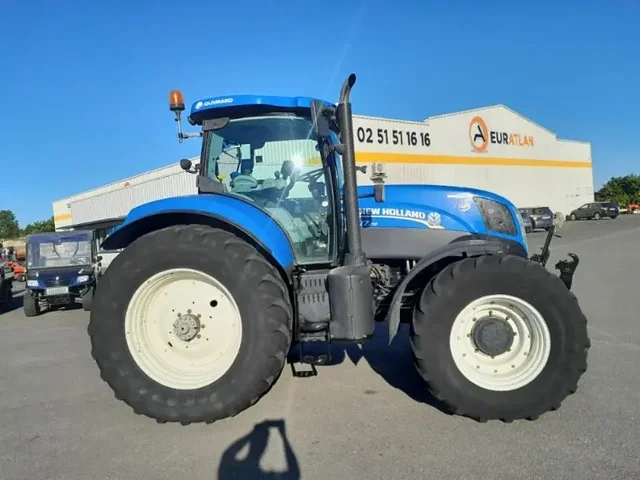 Occasion New Holland T7-210AC à ANTIGNY chez Groupe OUVRARD